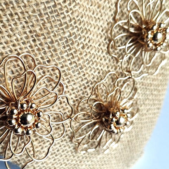 C. Est. 1946 Statement Bib Necklace Gold Tone Filagree Flowers NWOT's - Picture 4 of 10